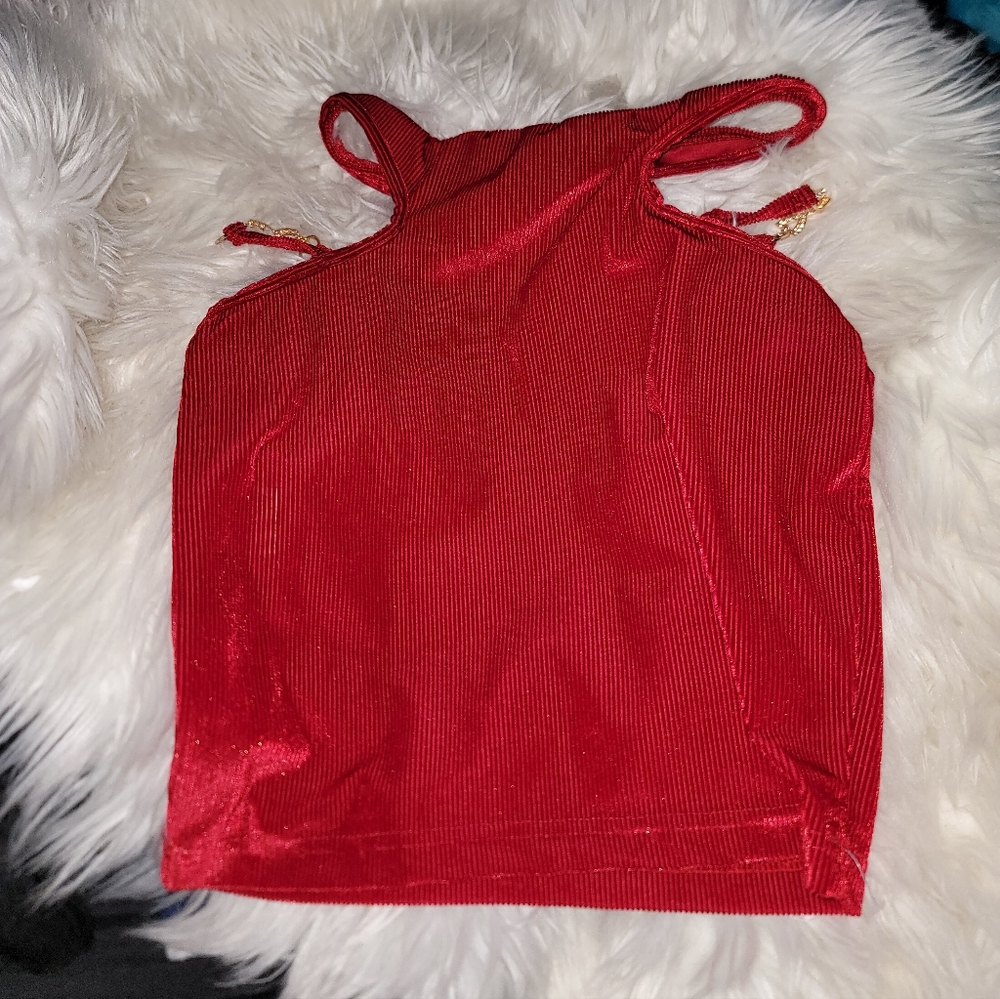 Red skirt with side Chain thong detail Size Unknown looks Small